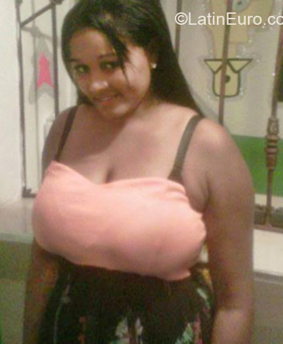 Date this charming Dominican Republic girl Yerial from Santo Domingo DO21478