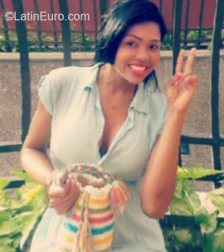 Date this attractive Colombia girl Luchi from Barranquilla CO17036