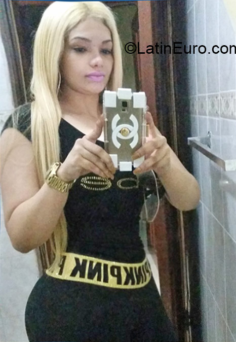Date this georgeous Dominican Republic girl Nathaly from Santo Domingo DO21550
