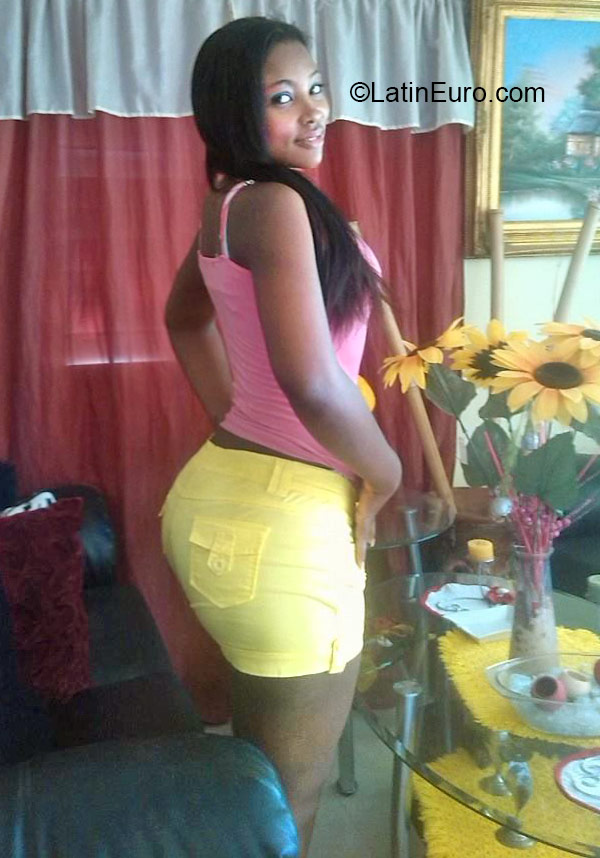 Date this charming Dominican Republic girl Maria teresa from Santo Domingo DO21549