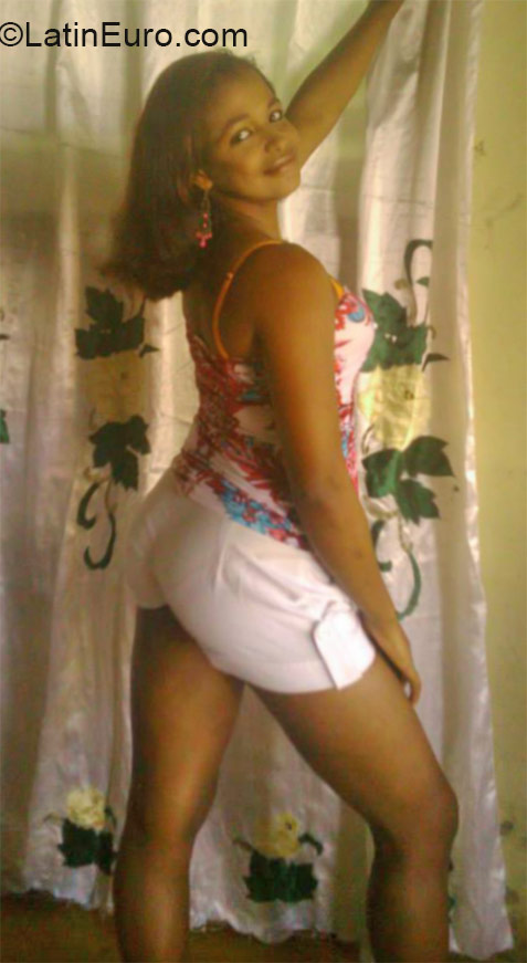 Date this gorgeous Dominican Republic girl Nikaury from San francisco de macoris DO21598