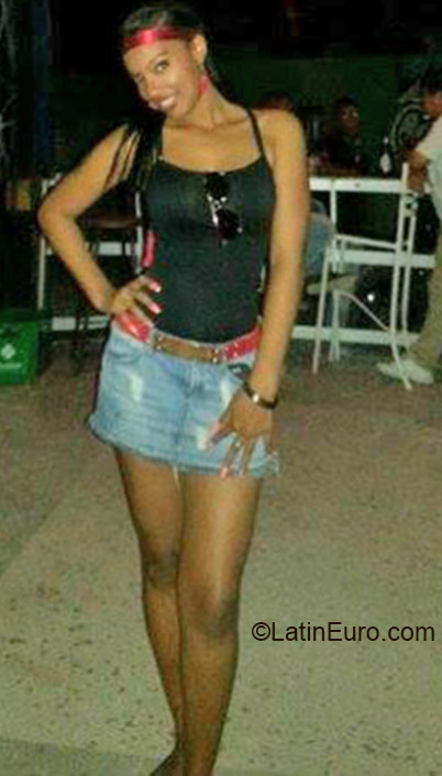 Date this gorgeous Dominican Republic girl Tanari from Santo Domingo DO21691