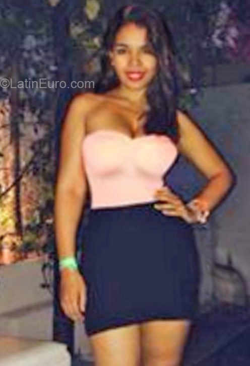 Date this tall Colombia girl Kittycolombana from Barranquilla CO17151