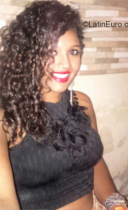 Date this attractive Brazil girl Quesa from Brasilia BR9279