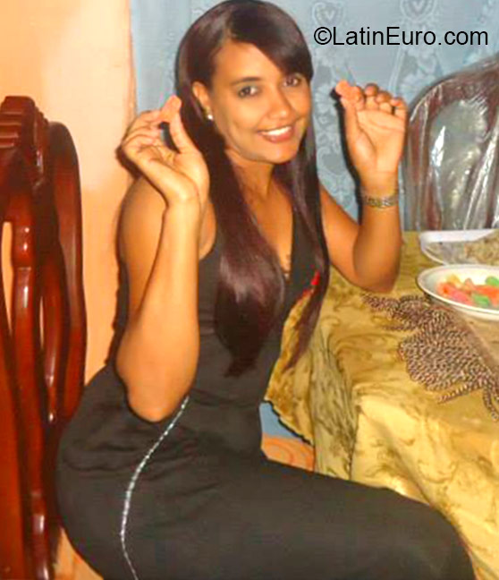 Date this delightful Dominican Republic girl Alba from Haina DO21736