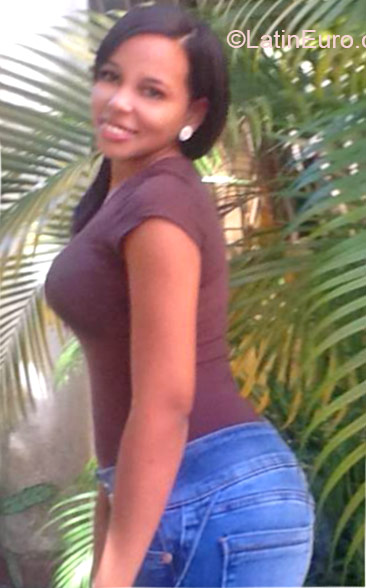 Date this good-looking Dominican Republic girl Lucero from Santo Domingo DO21764