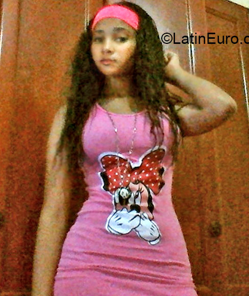 Date this good-looking Dominican Republic girl Lenny from Santo Domingo DO21782