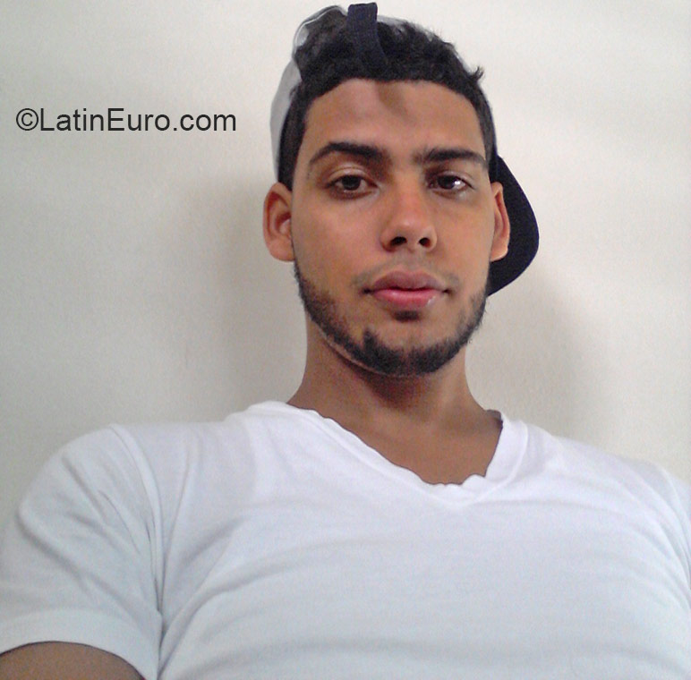 Date this cute Dominican Republic man Rafael from Santiago DO21783