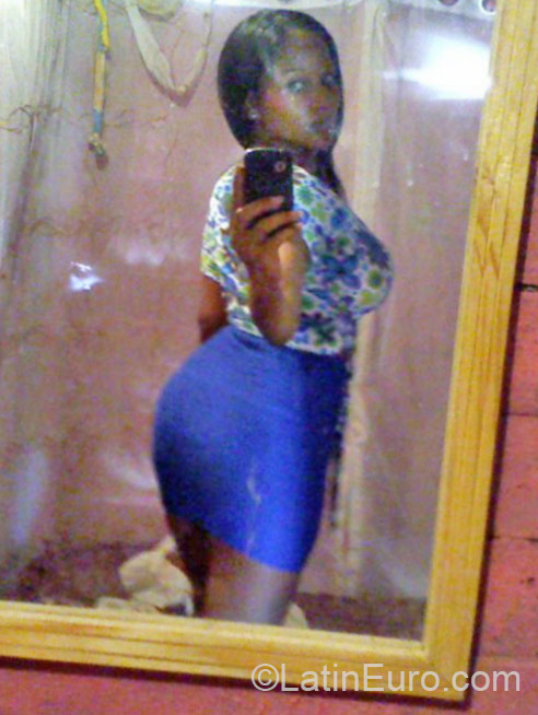 Date this athletic Dominican Republic girl Dahiany from Santo Domingo DO21785