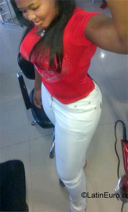 Date this young Dominican Republic girl Santa from Santo Domingo DO21798