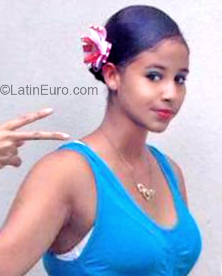 Date this delightful Dominican Republic girl Angelica from Santo Domingo DO21805