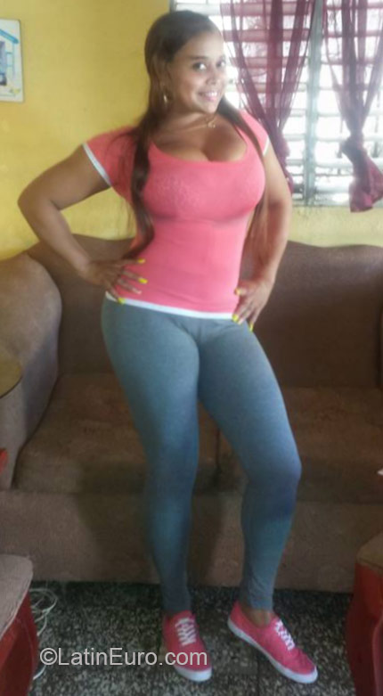 Date this athletic Dominican Republic girl Maria from Santo Domingo DO21806
