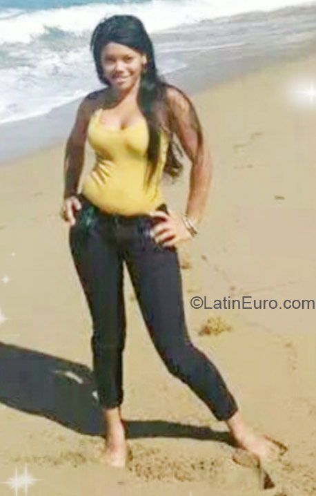 Date this voluptuous Dominican Republic girl Nayari from Puerto Plata DO21825