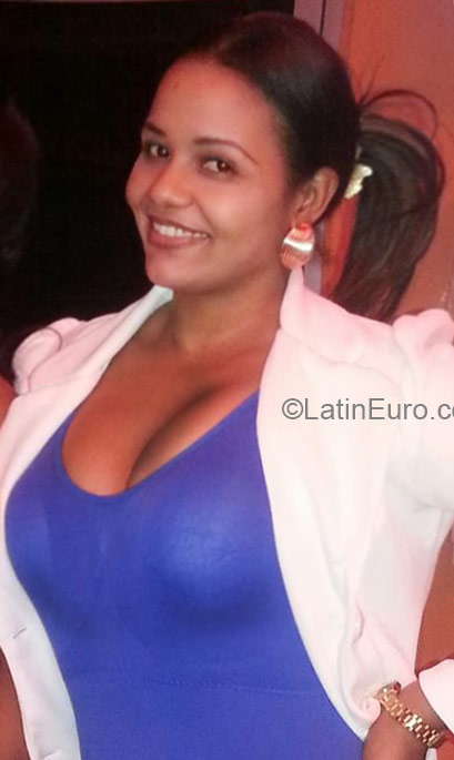 Date this hard body Dominican Republic girl Esmeralda from Hato mayor DO21831