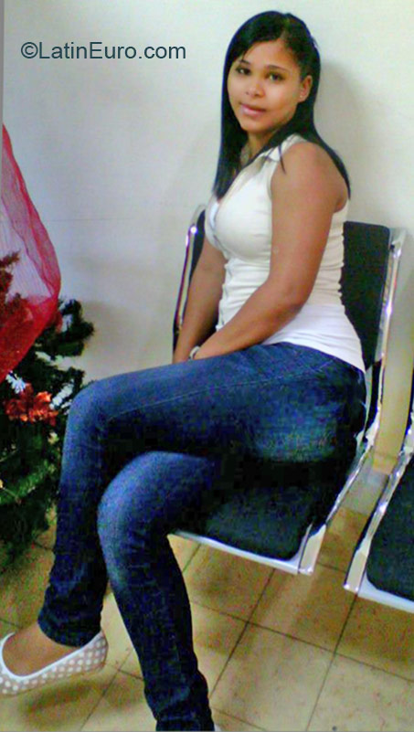 Date this young Dominican Republic girl Yasini from Azua DO21889