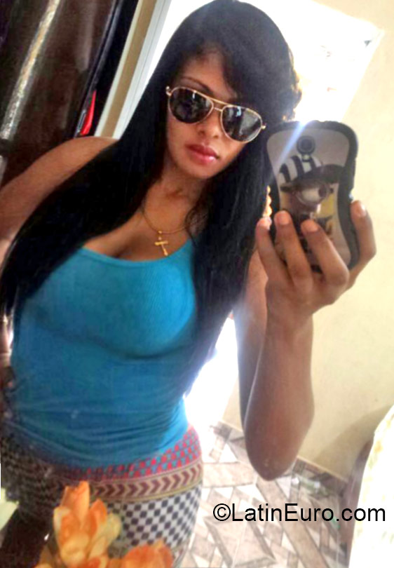 Date this sultry Dominican Republic girl Dahiany from Santo Domingo DO21907