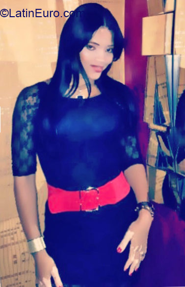 Date this georgeous Dominican Republic girl Nicole from Santiago DO21975