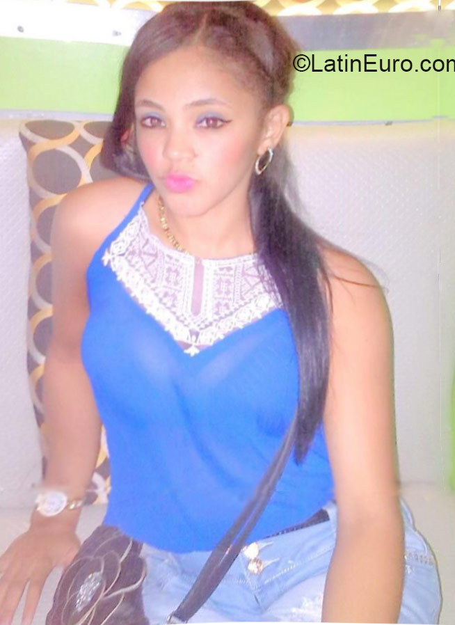 Date this georgeous Dominican Republic girl Nataly from Santo Domingo DO21995