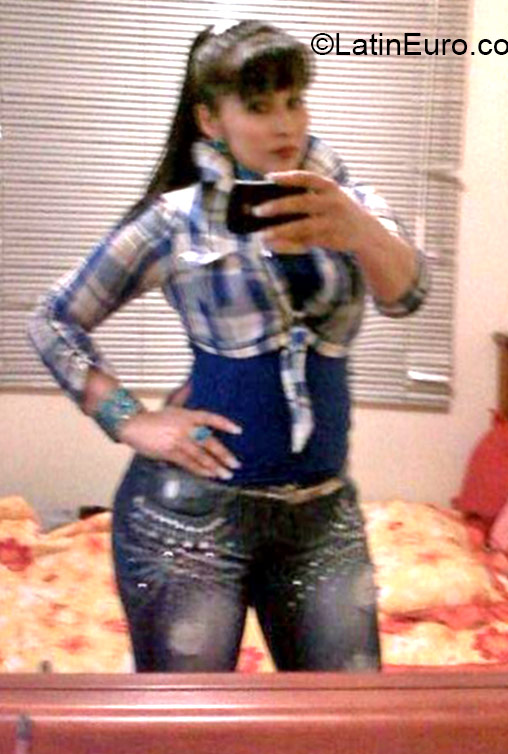 Date this cute Colombia girl Clara ines from Medellin CO17337
