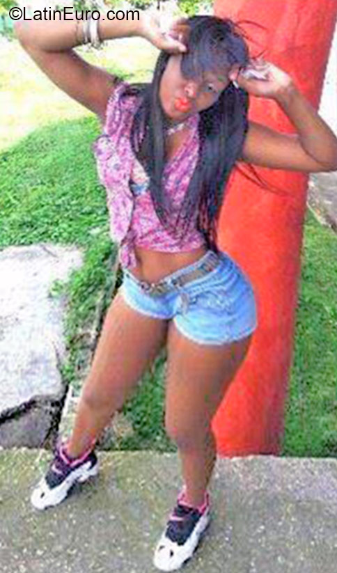 Date this lovely Dominican Republic girl Genesis from Santo Domingo DO23650