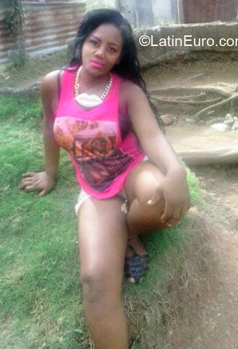 Date this charming Jamaica girl Nadian from Kingston JM2031