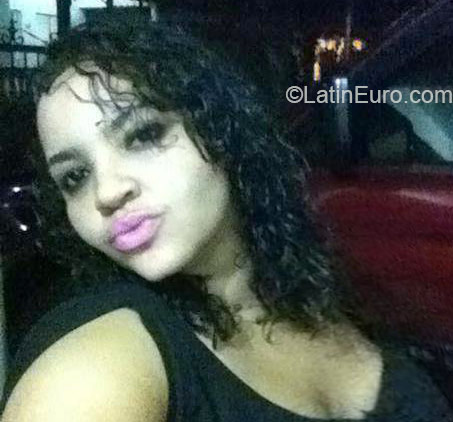 Date this hard body Dominican Republic girl Yajairia from La Vega DO22060
