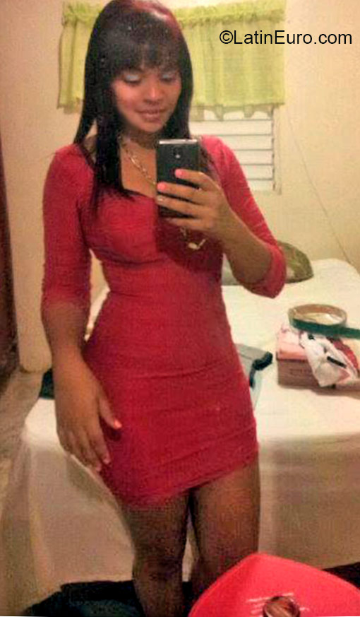 Date this pretty Dominican Republic girl Leydi from Moca DO22078
