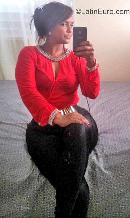 Date this gorgeous Dominican Republic girl Arisleydia from Santiago DO22082
