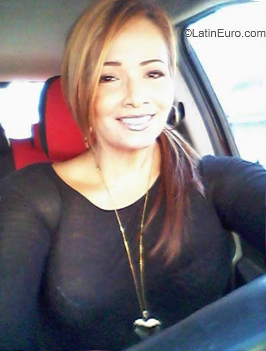 Date this attractive Colombia girl Lilysam from Barranquilla CO17410
