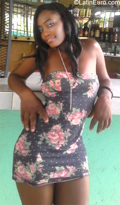 Date this nice looking Jamaica girl Shantel from Kingston JM2052