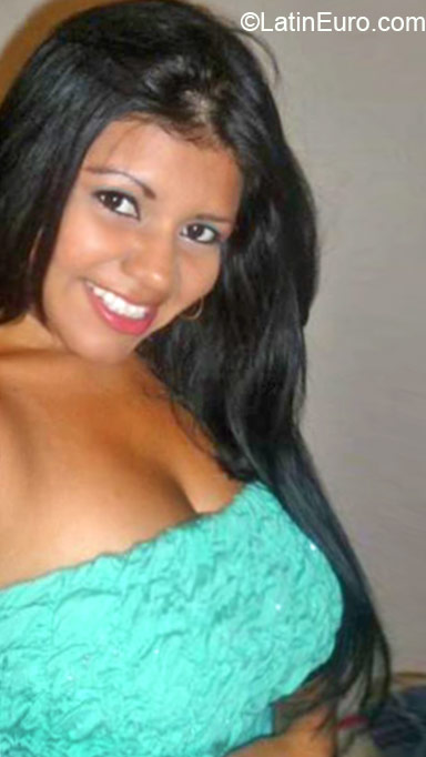 Date this attractive Colombia girl Karol from Cali CO17422
