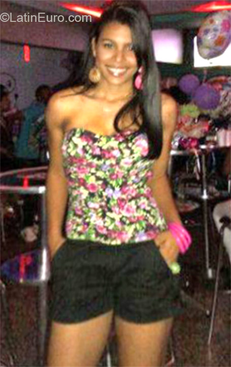 Date this sensual Dominican Republic girl Maris from La Romana DO22198