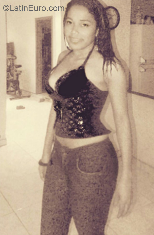 Date this cute Colombia girl Elena from Cali CO17526