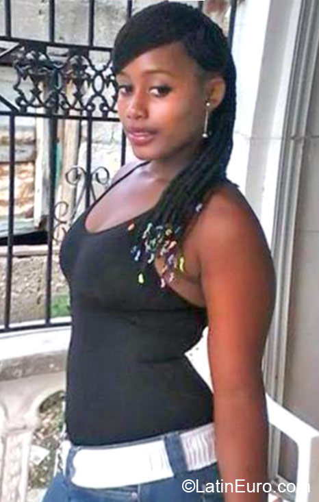 Date this tall Dominican Republic girl Dahiania from Rio San Juan DO22259