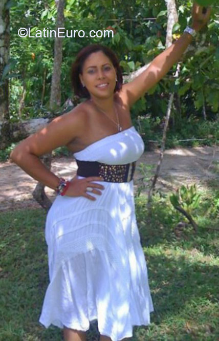 Date this fun Dominican Republic girl Nikaury from Santiago DO22260