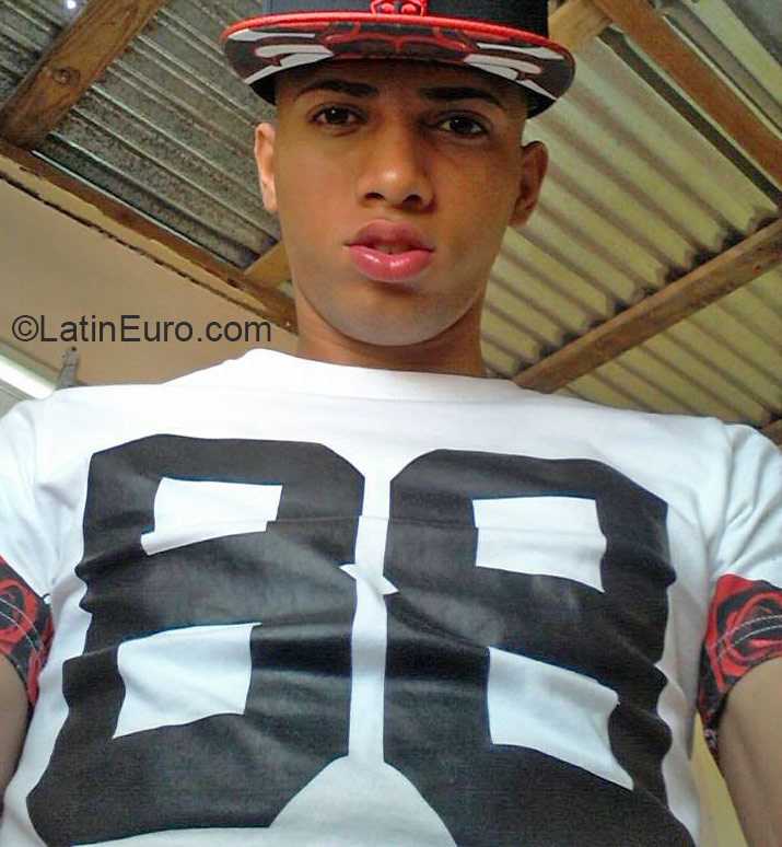 Date this georgeous Dominican Republic man Jose from Santo Domingo DO22269