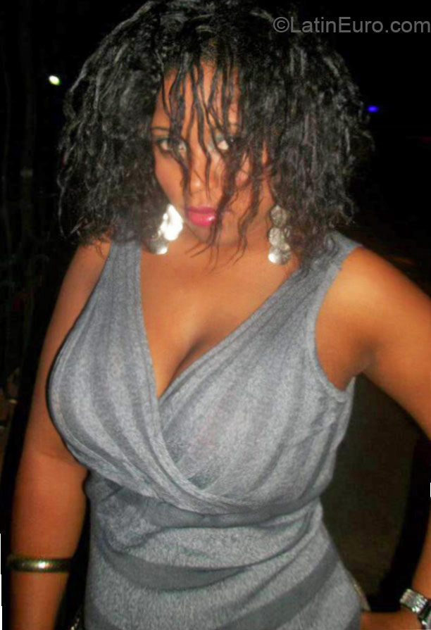 Date this pretty Dominican Republic girl Yudelkis from Santiago DO22277