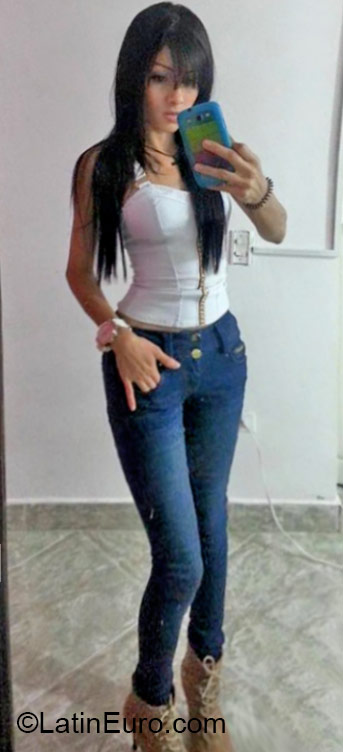 Date this pretty Colombia girl Leidi arsila from Medellin CO17501