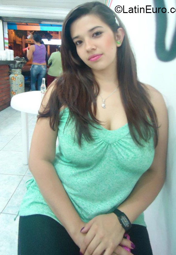 Date this georgeous Colombia girl Tatiana from Medellin CO17528