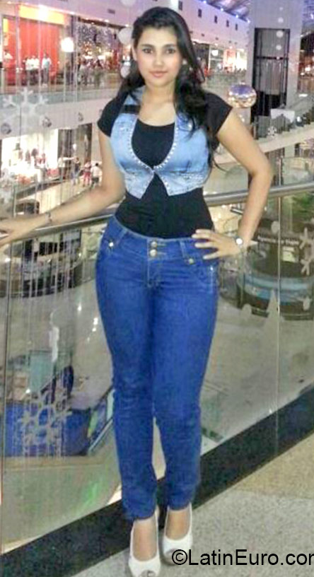 Date this cute Colombia girl Nata from Bucaramanga CO17535