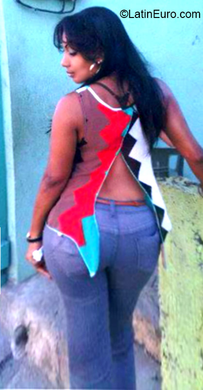 Date this hard body Dominican Republic girl Josefina from Santo Domingo DO22375