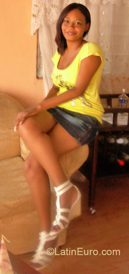 Date this hard body Dominican Republic girl Karina from Santo Domingo DO22377