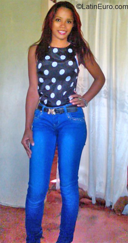 Date this attractive Dominican Republic girl Laudy from Santo Domingo DO22378