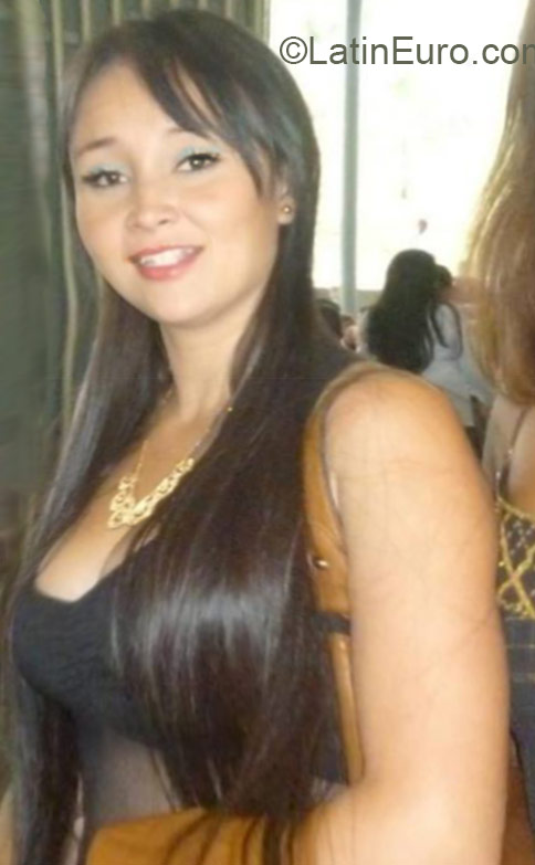 Date this georgeous Colombia girl Nikole from Medellin CO17561