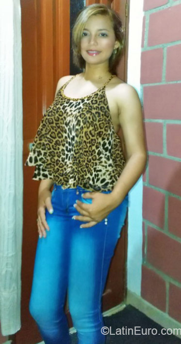 Date this beautiful Colombia girl Vanessa from Cali CO17575