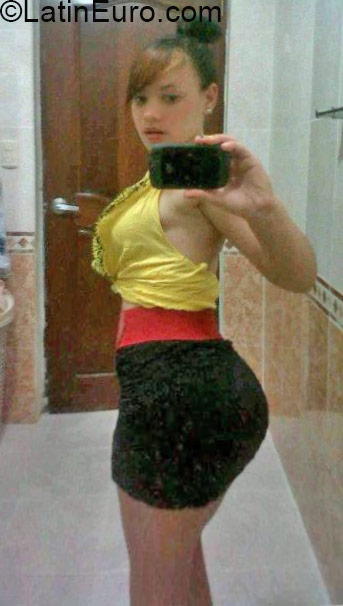 Date this happy Dominican Republic girl Nathaly from Santiago DO22426
