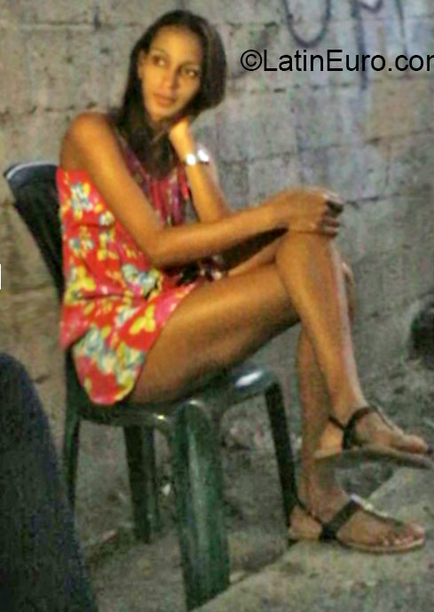 Date this attractive Dominican Republic girl Arellis from San Pedro De Macoris DO22446
