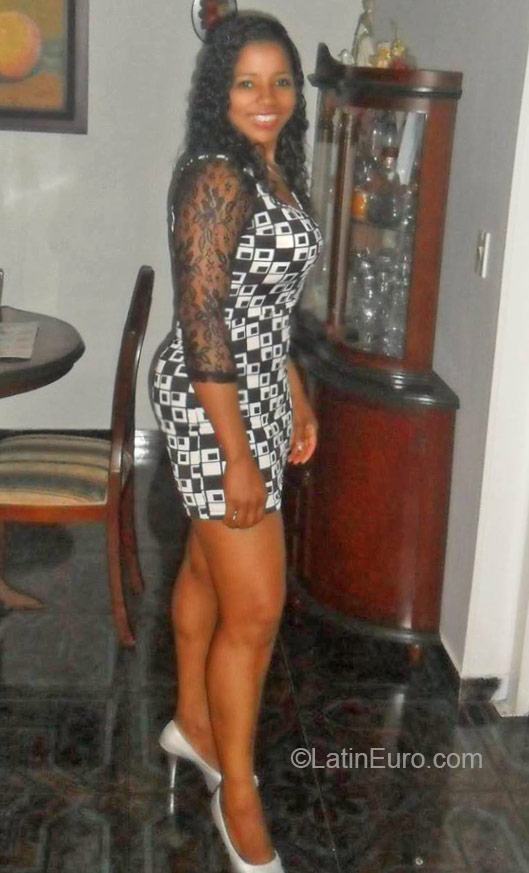 Date this voluptuous Colombia girl Pilar from Bogota CO17596