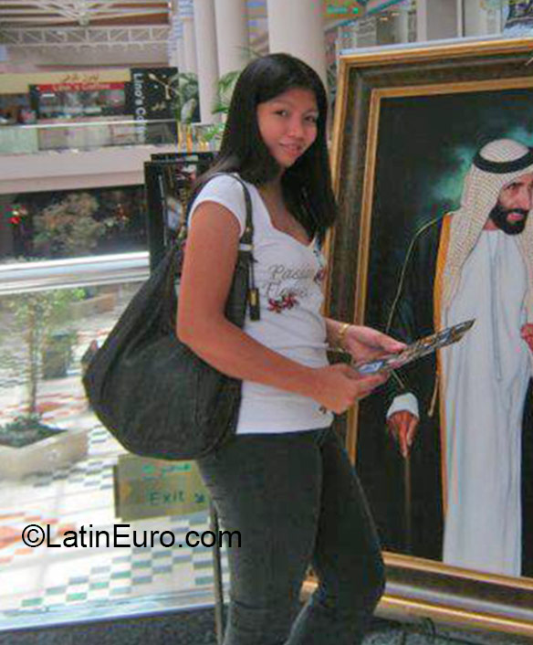 Date this young United Arab Emirates girl Jennifer from Dubai AE42