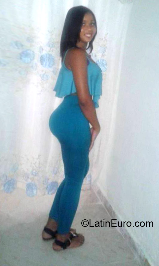 Date this voluptuous Dominican Republic girl Paola from Santo Domingo DO22489
